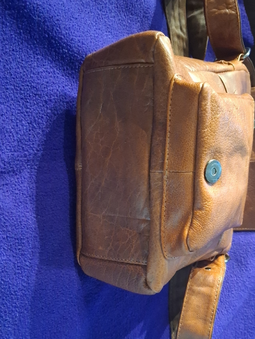 Urban Vintage Brown Leather Crossbody Bag - Picture 3 of 5